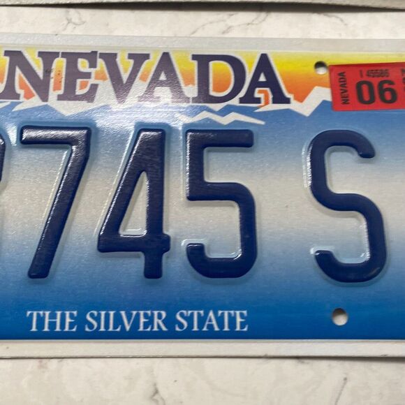 US State Ski Utah & Nevada Collectibles Motor Vehicles License Plate Lot of 2 - Picture 3 of 8